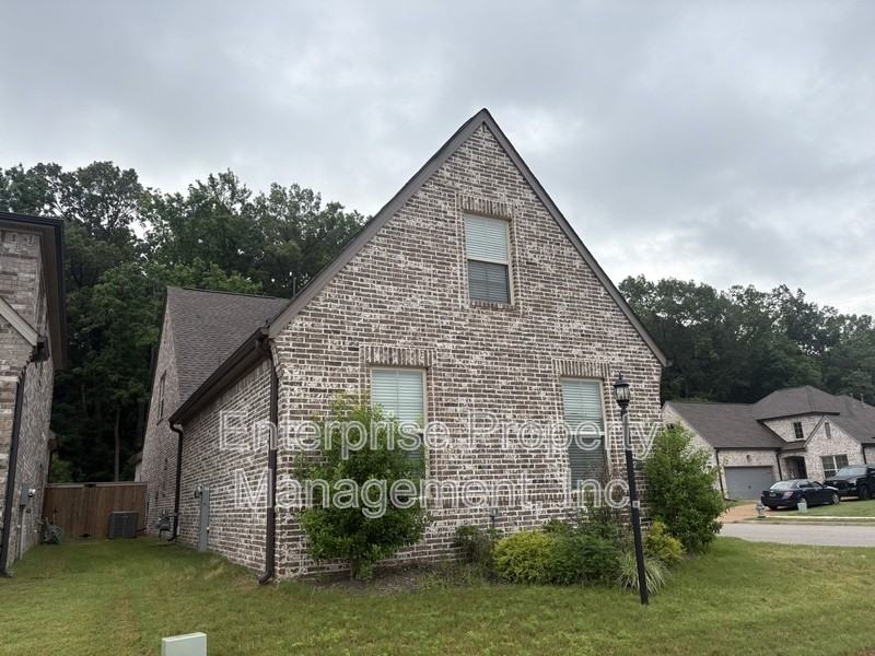 564 Holden Dr - Photo 2 of 29