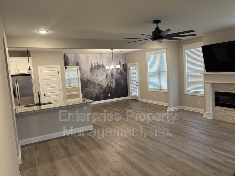 564 Holden Dr - Photo 5 of 29