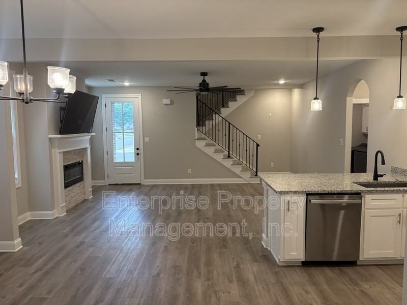 564 Holden Dr - Photo 7 of 29
