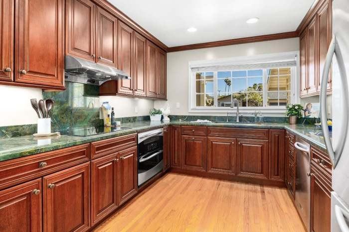 105 Wesley Street - Photo 7 of 17