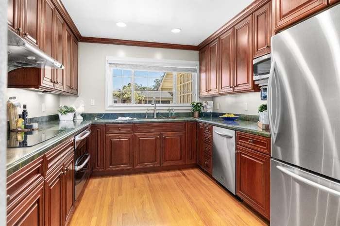 105 Wesley Street - Photo 6 of 17