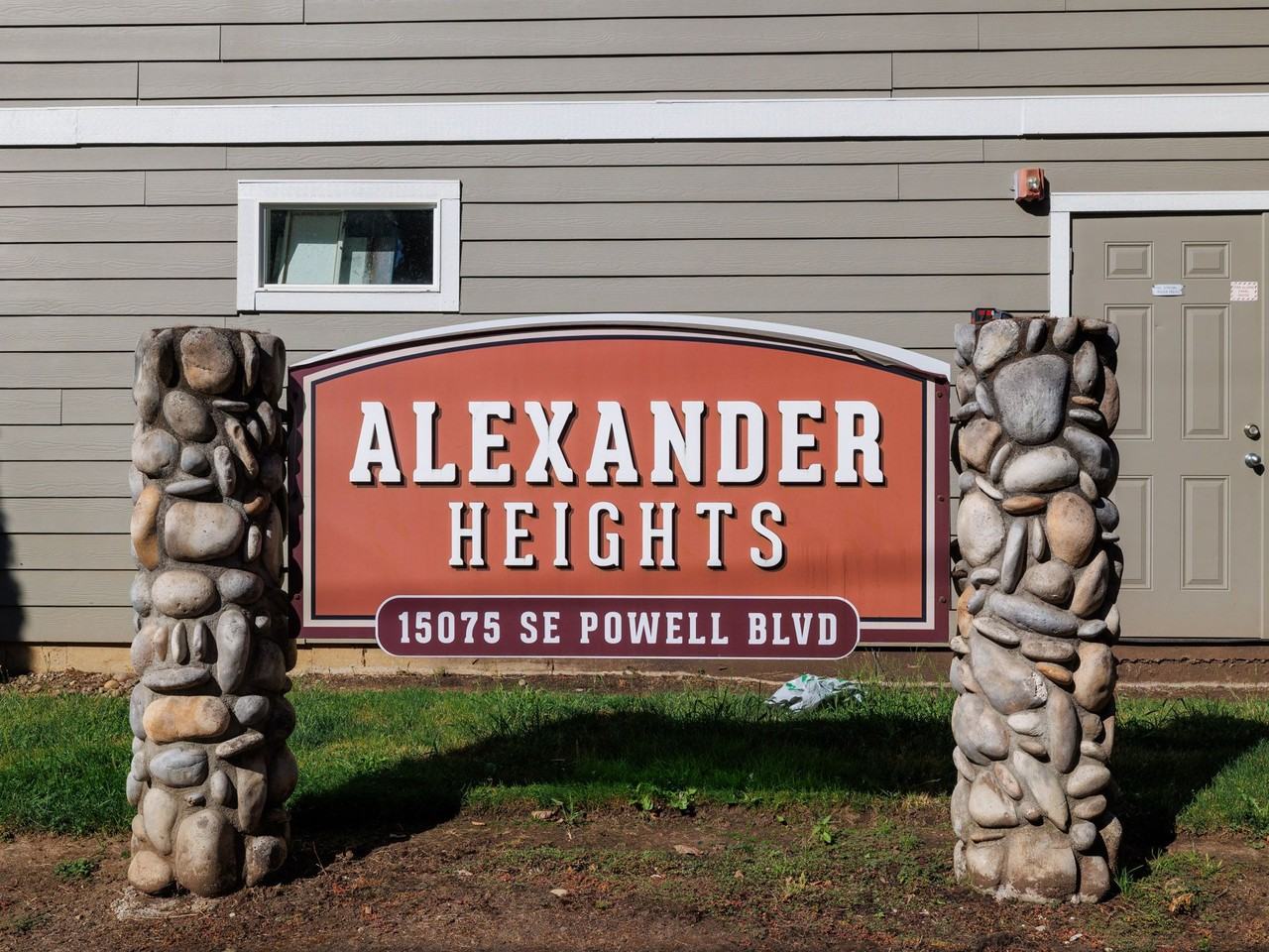 Alexander Heights - Photo 4 of 50