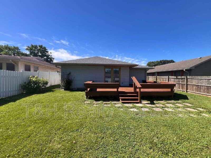 110 Pennsylvania Ct - Photo 4 of 25