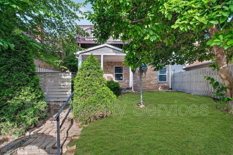 210 N Keystone Ave - Photo 3 of 34