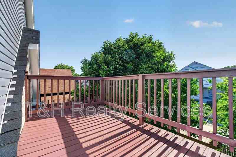 210 N Keystone Ave - Photo 4 of 34