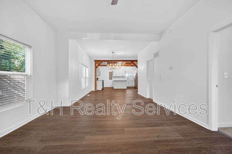 210 N Keystone Ave - Photo 7 of 34