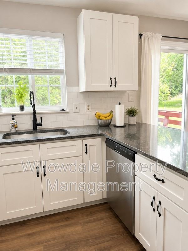 2140 Mariner Cir - Photo 3 of 13