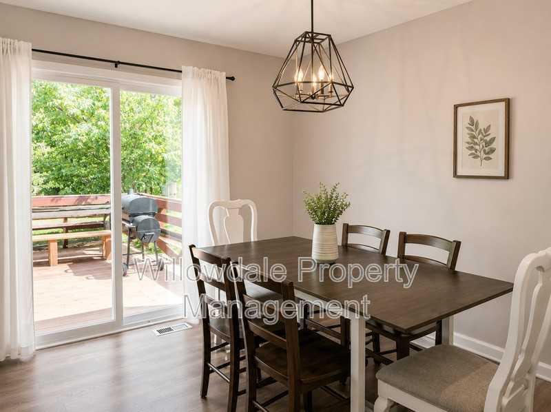 2140 Mariner Cir - Photo 4 of 13