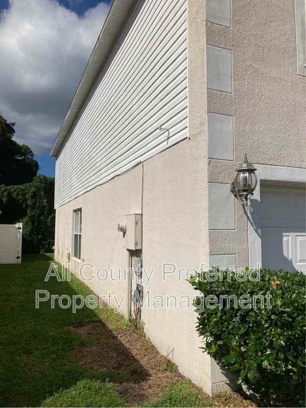 1149 Macon Dr - Photo 3 of 37