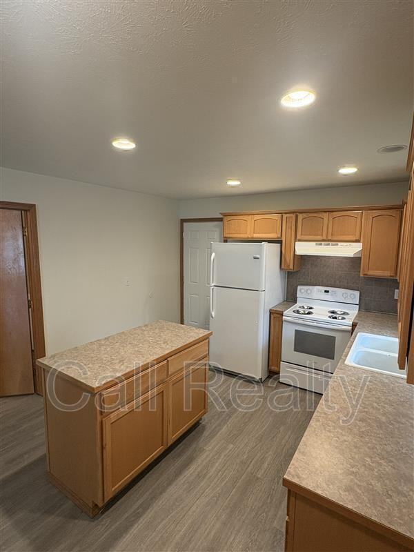 18716 E Augusta Ct - Photo 2 of 18