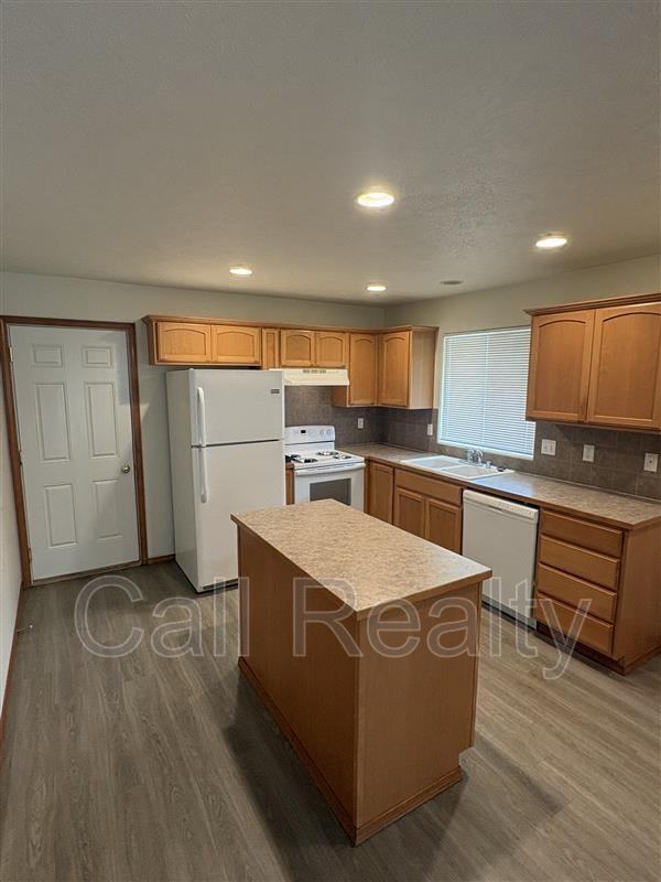 18716 E Augusta Ct - Photo 3 of 18