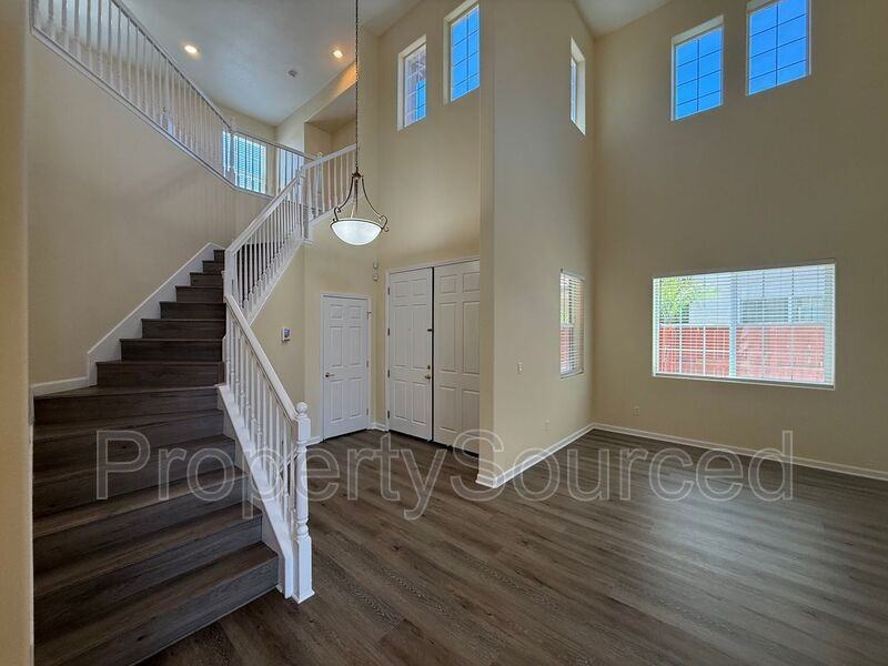 1633 Sparrowhawk St - Photo 4 of 50