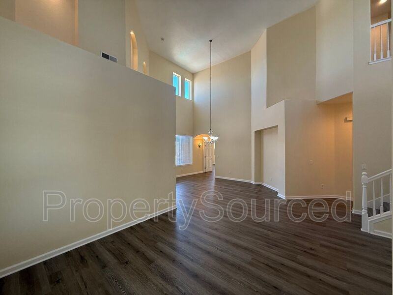 1633 Sparrowhawk St - Photo 6 of 50