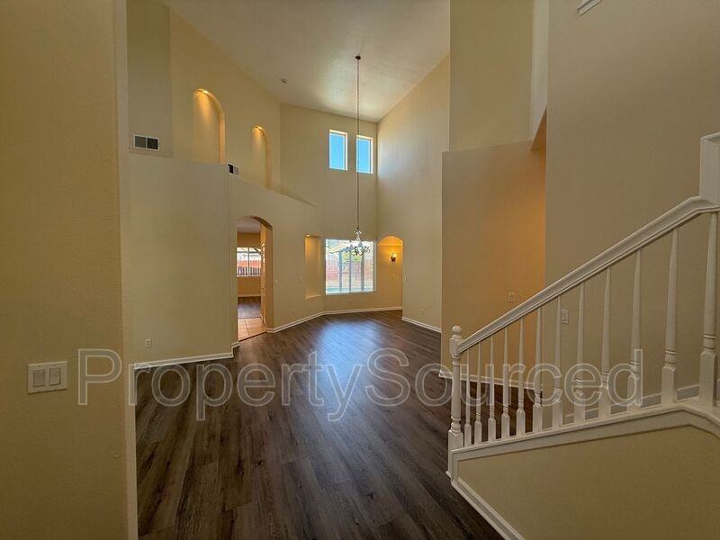 1633 Sparrowhawk St - Photo 7 of 50
