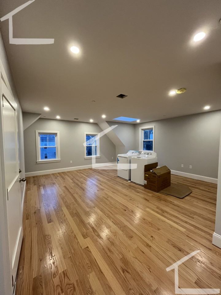 Shepard St #4 - Photo 3 of 25