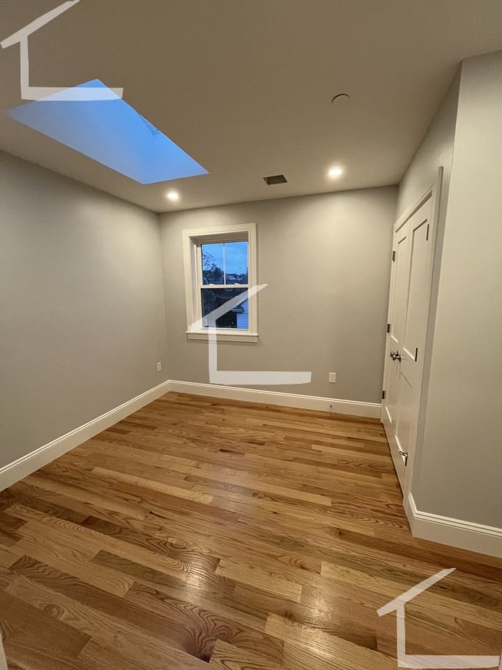 Shepard St #4 - Photo 5 of 25