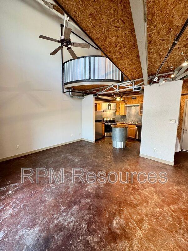 300 Summit Ridge Dr - Photo 3 of 15