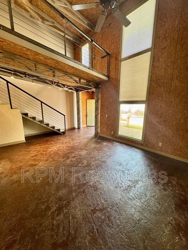 300 Summit Ridge Dr - Photo 4 of 15