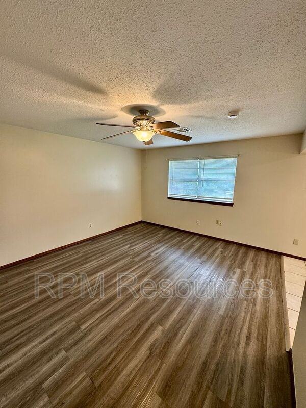 7625 S Sherwood Ave - Photo 4 of 20
