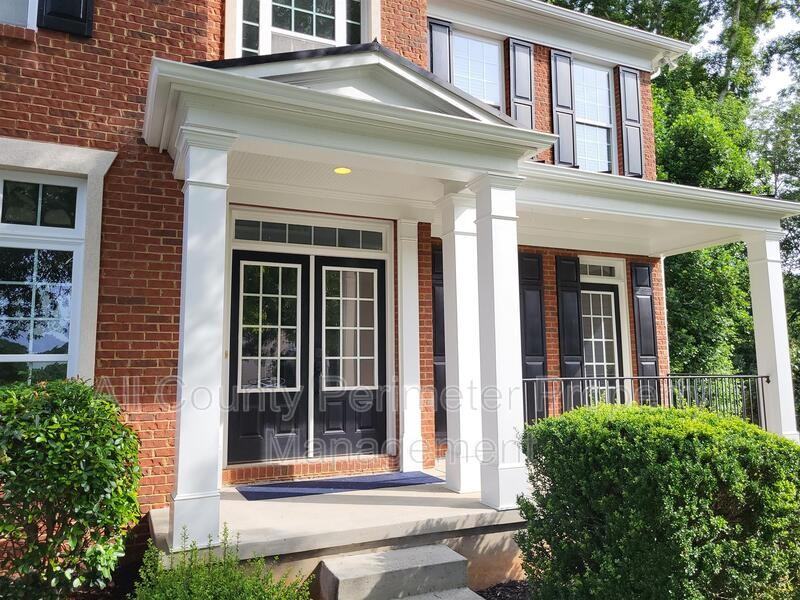 4445 Agard St - Photo 2 of 46