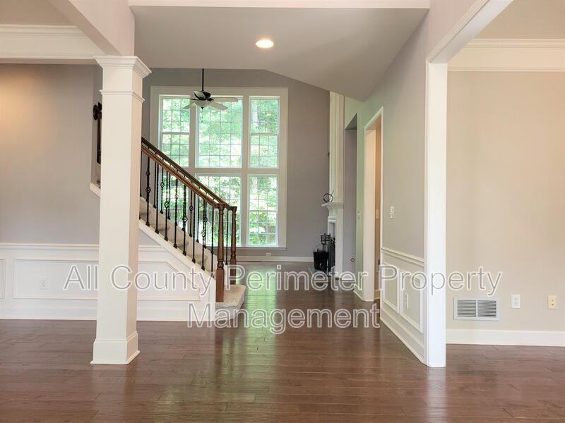 4445 Agard St - Photo 3 of 46