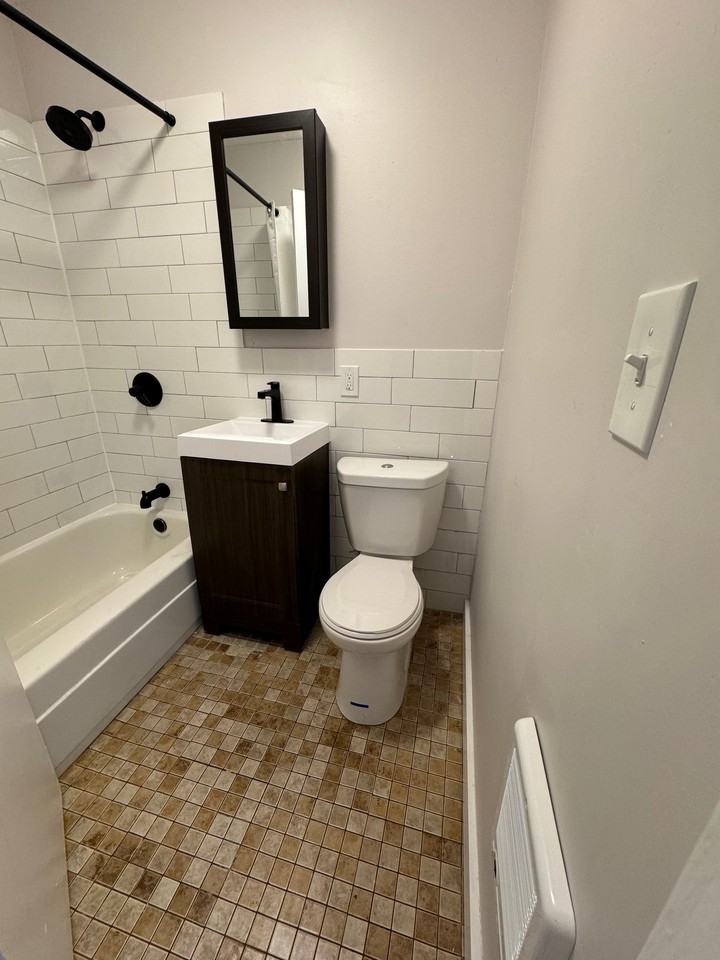 257 Essex Street - Photo 4 of 11