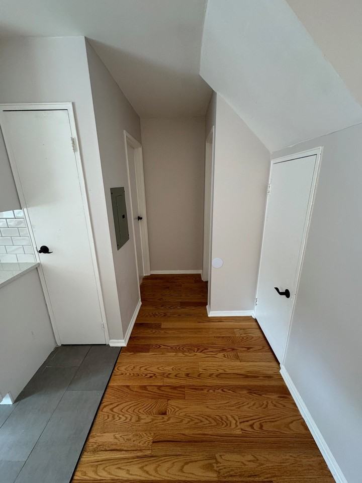 257 Essex Street - Photo 5 of 11