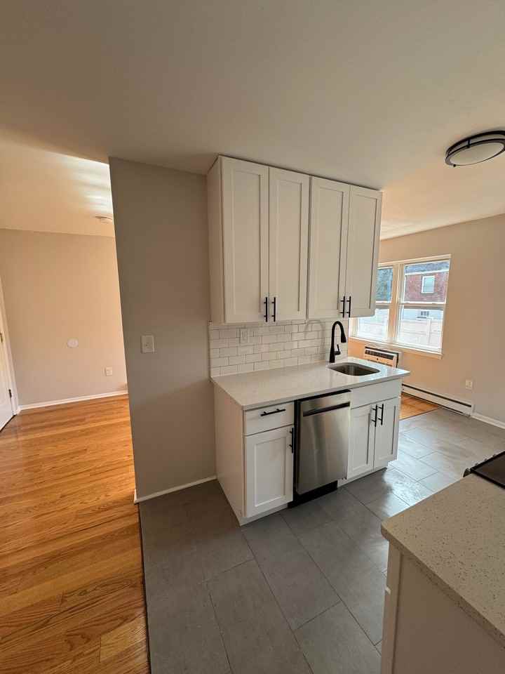 257 Essex Street - Photo 7 of 11
