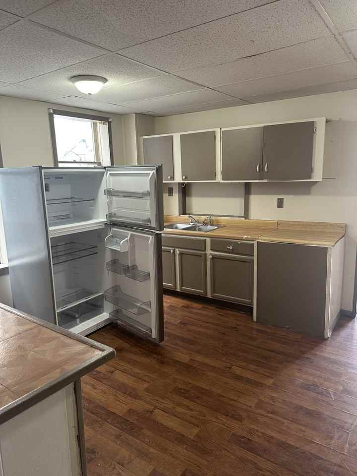 984 Jefferson Avenue - Photo 2 of 8