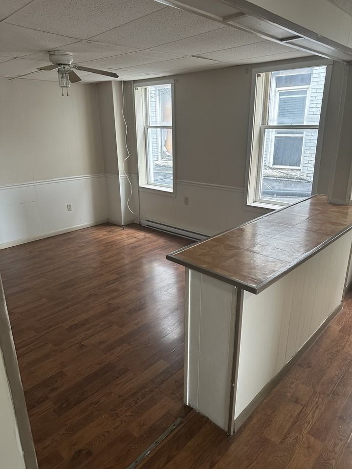 984 Jefferson Avenue - Photo 5 of 8