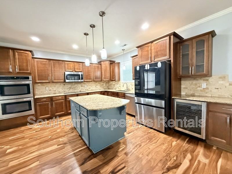 351 Maplewood Dr - Photo 2 of 27