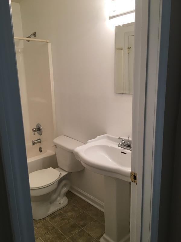621 North Wilkinson Street - Photo 4 of 34