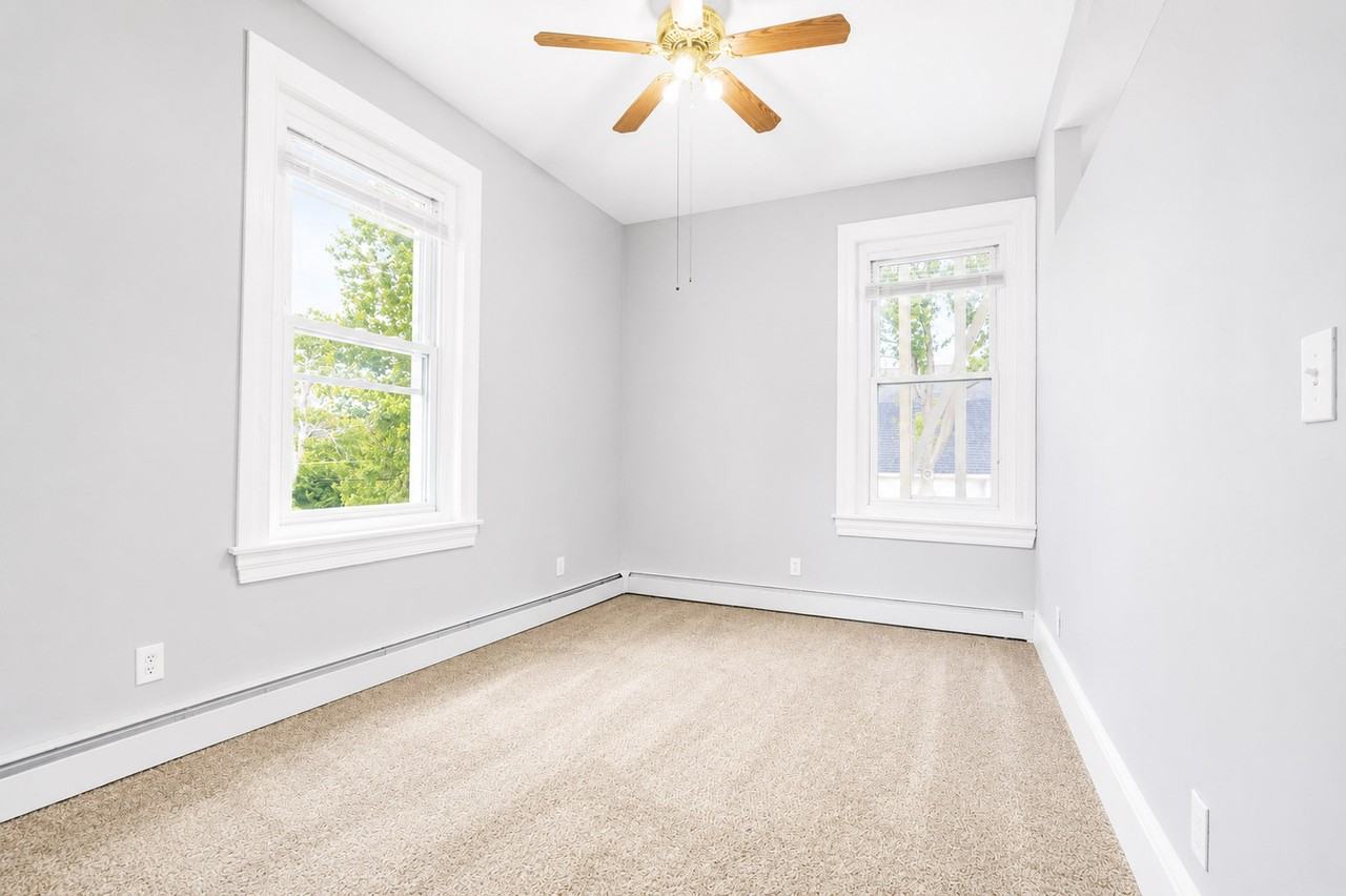 239 Vine St - Photo 3 of 7
