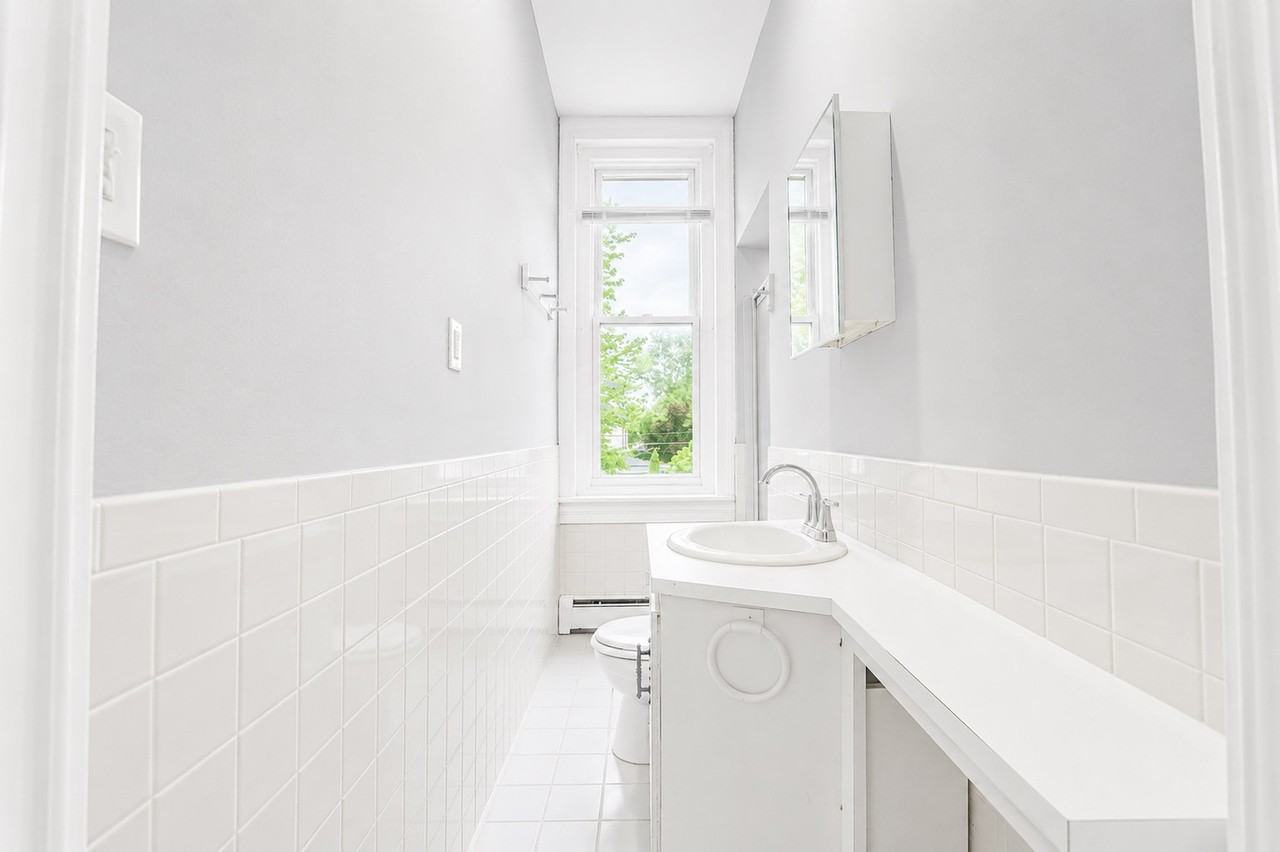 239 Vine St - Photo 4 of 7