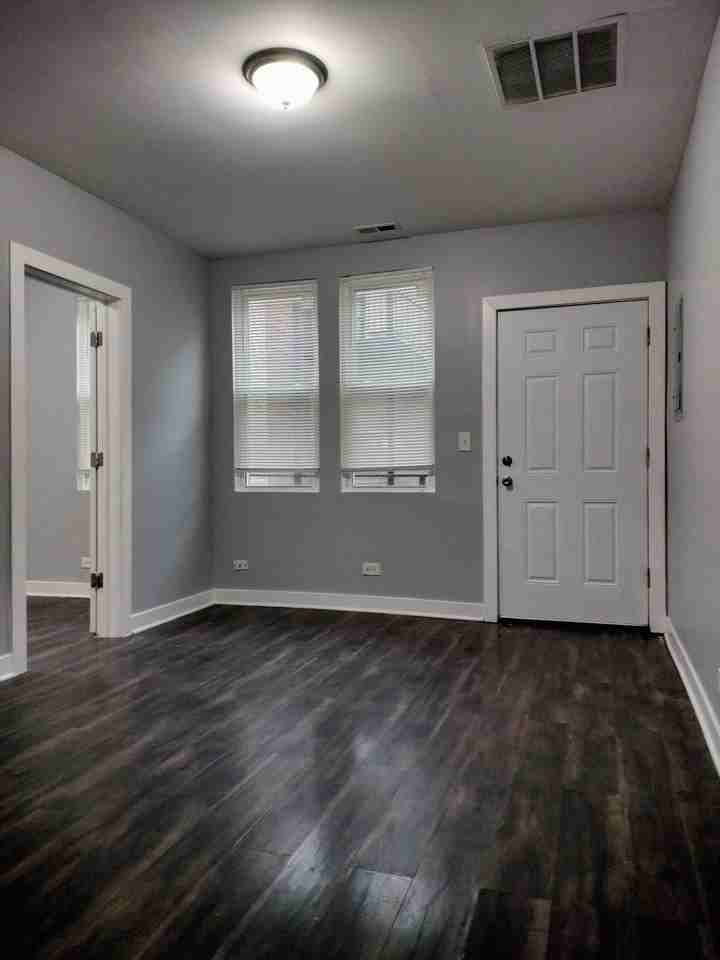 4800 South Winchester Avenue - Photo 3 of 31