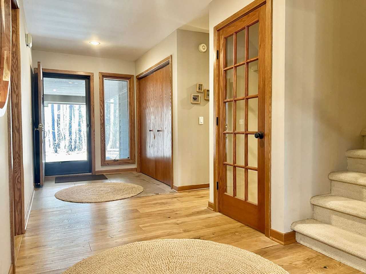 6245 Summit Ct - Photo 3 of 50