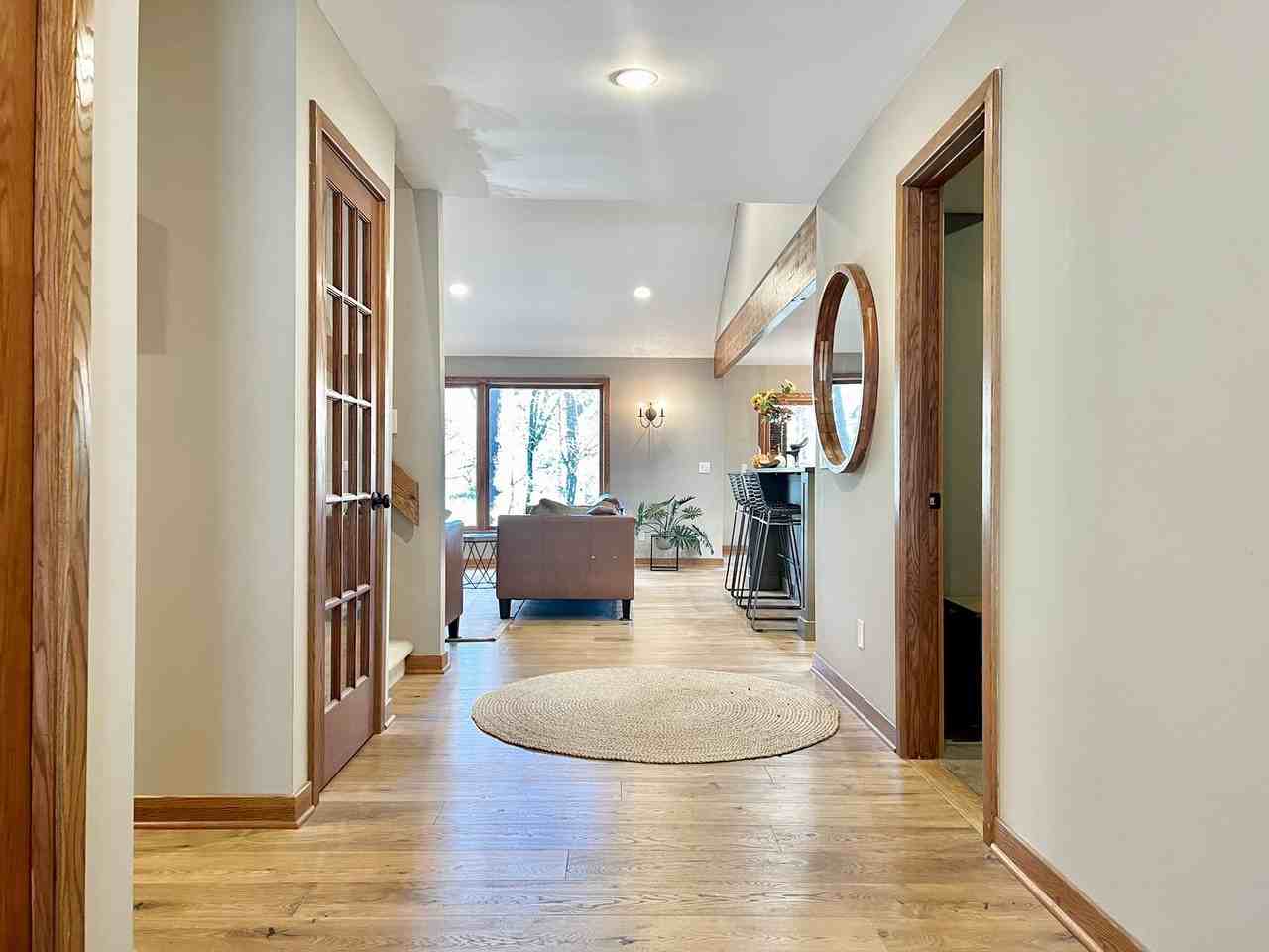 6245 Summit Ct - Photo 4 of 50