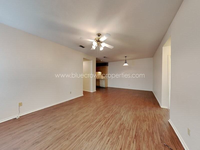 10317 Lone Pine Ln - Photo 2 of 16