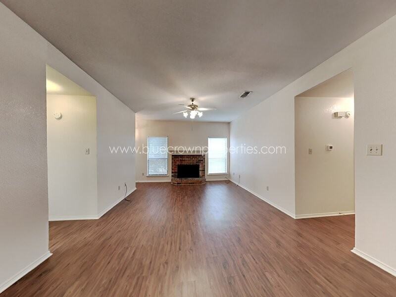 10317 Lone Pine Ln - Photo 4 of 16