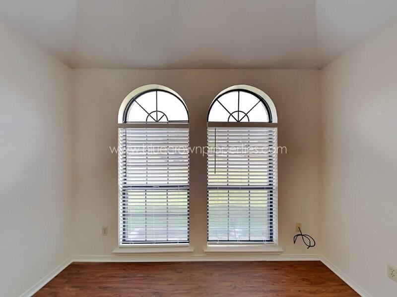 10317 Lone Pine Ln - Photo 6 of 16