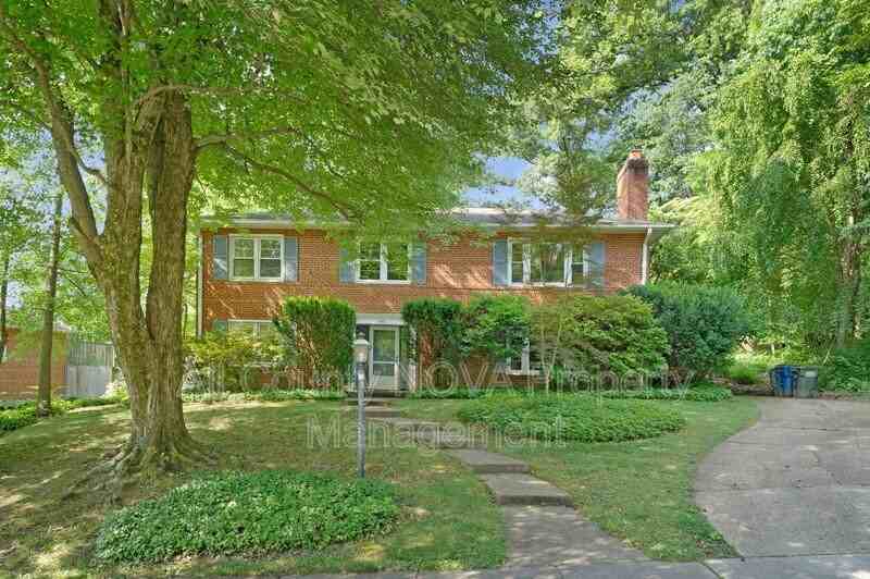 3160 Ravenwood Dr - Photo 2 of 37