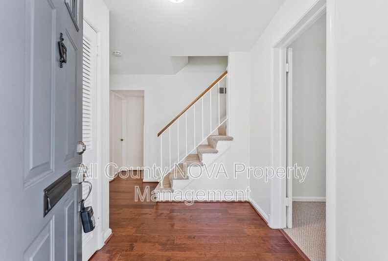 3160 Ravenwood Dr - Photo 3 of 37