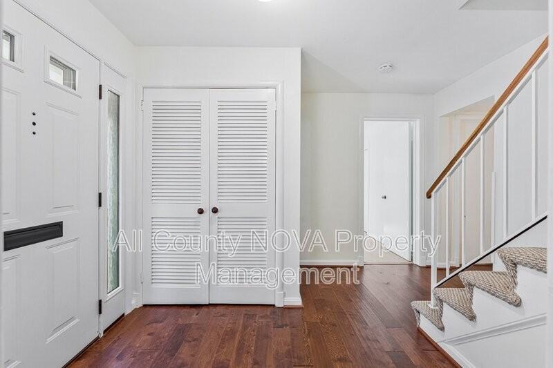 3160 Ravenwood Dr - Photo 5 of 37