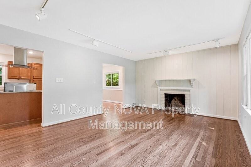 3160 Ravenwood Dr - Photo 7 of 37