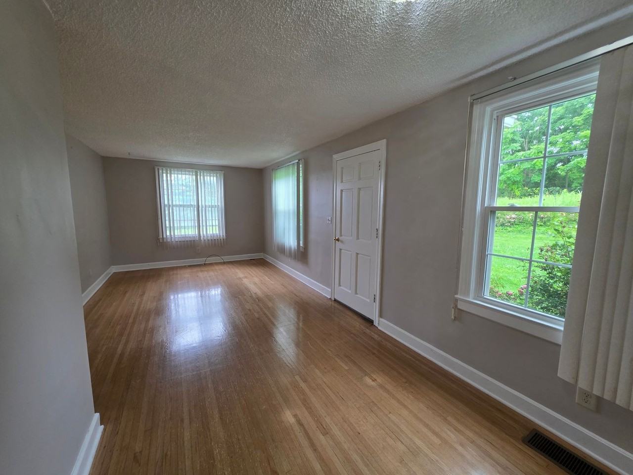 1518 Marwood Ln - Photo 7 of 17