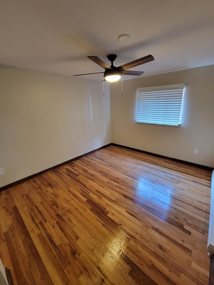 2121 Clayton Avenue - Photo 4 of 11