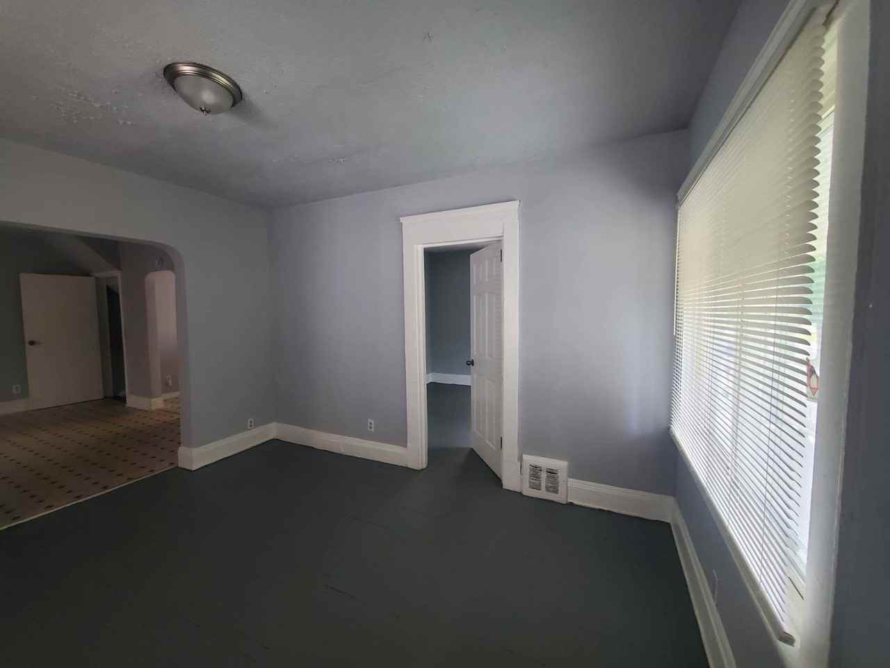 3415 E 114th St - Photo 4 of 36