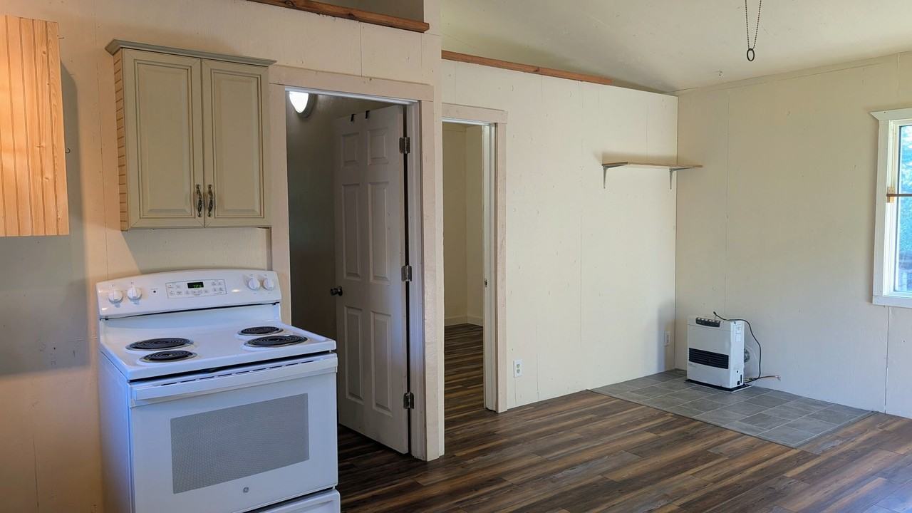 2570 Cresbard Court - Photo 3 of 14