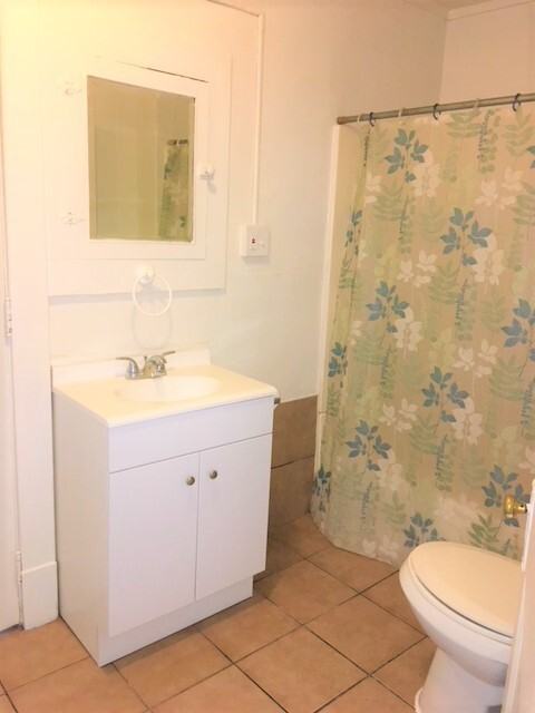 738 Oakland SW - Photo 2 of 9