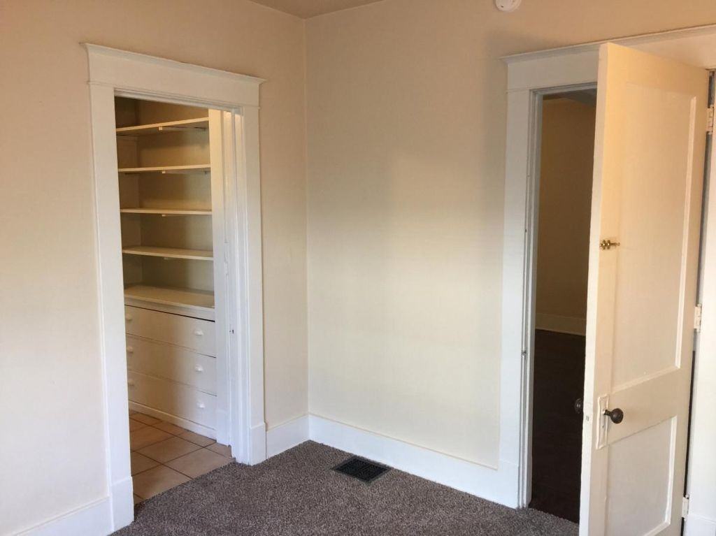 738 Oakland SW - Photo 3 of 9